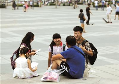 10����ѧ���������μӡ�����ѵ���� ÿ�˴�10Ԫ