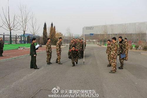 ����սʿ������ǰ�μ�ѵ������Ƭ��