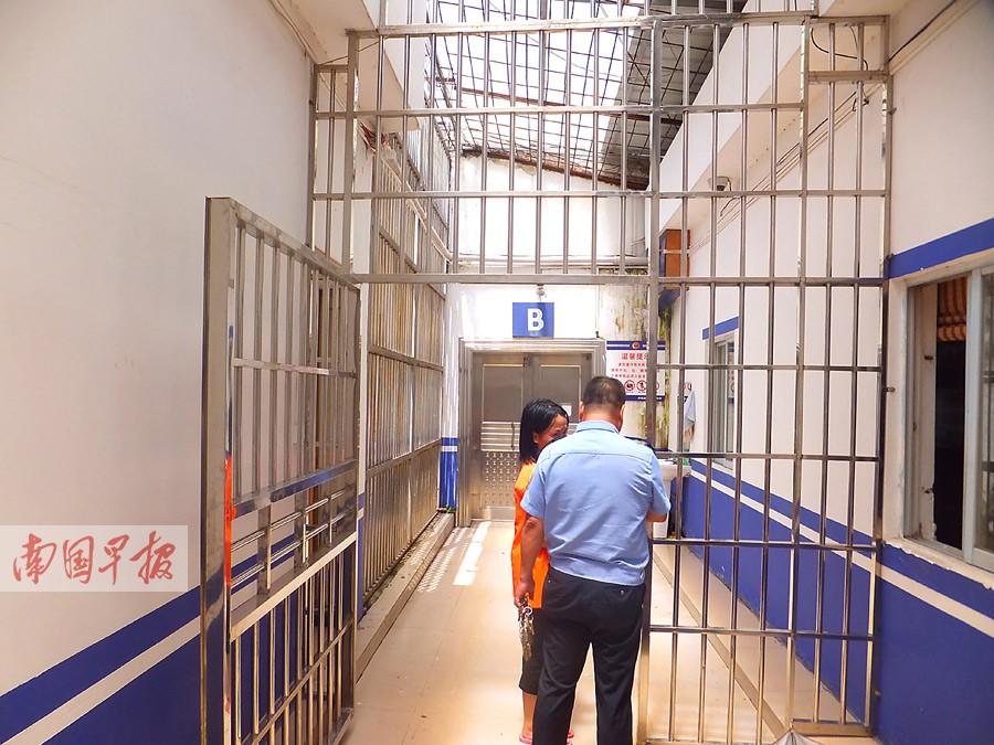 女子传谣称父亲在爆炸中死亡续行骗女向网友致歉