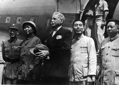 重庆谈判前蒋介石发3封电报邀毛泽东共商国是