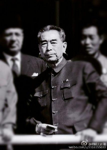 今天阅兵期间,这张周总理的图,戳中了众多网友的泪点。 今天阅兵期间,这张周总理的图,戳中了众多网友的泪点。
