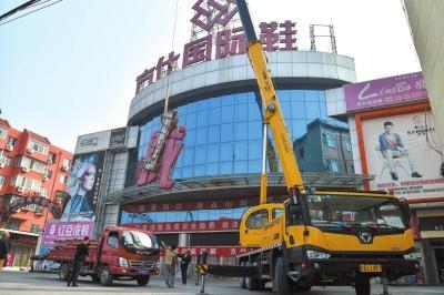 ��������Ź�ͣ����Ь�� 500���̻������