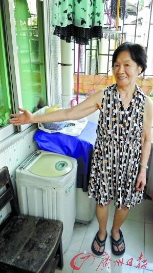 余婆婆对阿丽的服务很满意,“你看搞得多干净!我自己也是一个爱干净的人,但都没有她搞得这么好。”