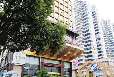 图为长沙市某酒店,2010年10月的一天,接到陌生女子的短信后,衡阳官员赵安民与之保持联系,并邀约女子在这家酒店房间见面。他被拍下不雅视频后遭敲诈勒索。