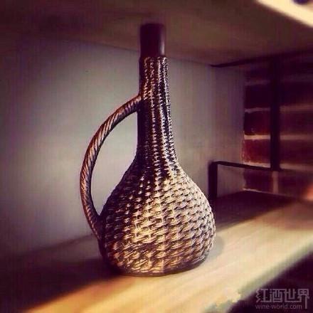 格鲁吉亚葡萄酒的酒瓶有多文艺