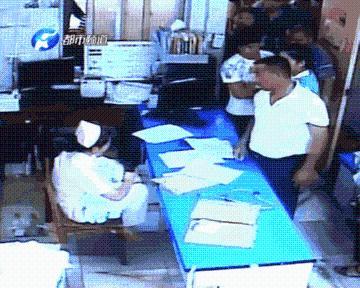 周口医生护士被逼抱尸示众 遭辱骂殴打扇耳光