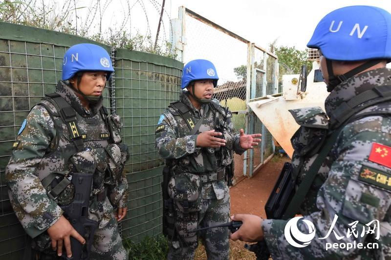 指挥组在任务中组织防御部署