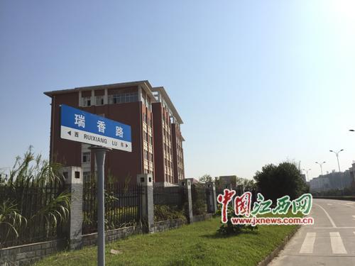 ����·������������У ѧ����ӳ�д̱�����ζӰ������ѧϰ