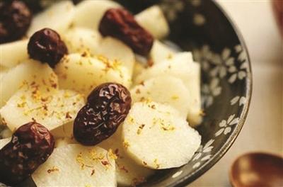 【剧情回顾】第27集中秋节,静妃对靖王说:"这是我用桂汁浸了金钩,做的