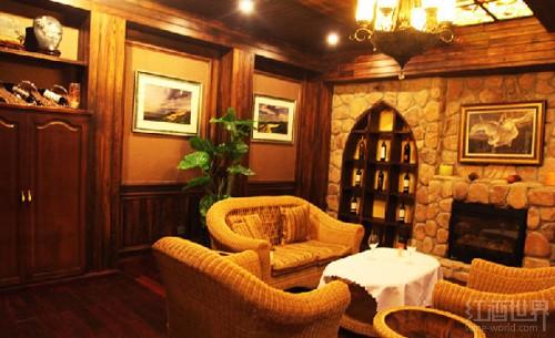 专业又不失温馨的家庭品酒室