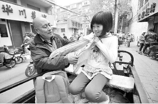 11��Ů�������游ĸ����Ư���Ͼӳ����� ����ʱ��ĸ����