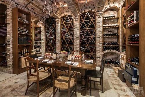 专业又不失温馨的家庭品酒室