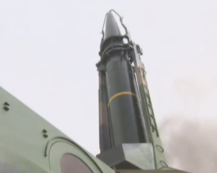 火箭军多支导弹旅展开实战训练 多箭齐射(图)