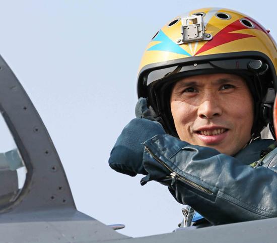 解放军战机冒撞山危险对地攻击如十几米外找小字