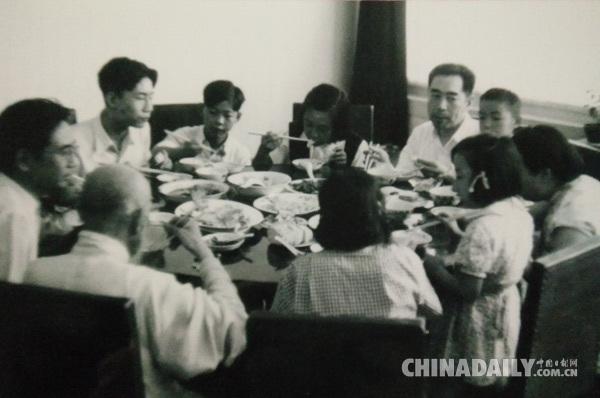 周秉宜:总理教育我们做个本分的普通人