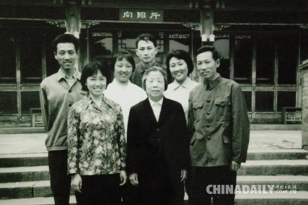 周秉宜:总理教育我们做个本分的普通人