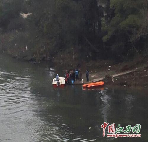 蓝天救援队仍在打捞