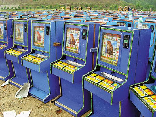 派出所原副所长贪腐将已查扣老虎机卖回设赌者