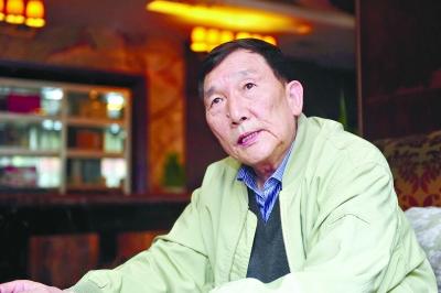 曹耘山和曹宏 记者彭年 摄毛泽民外孙曹宏曹耘山披露"外公曾用床架作