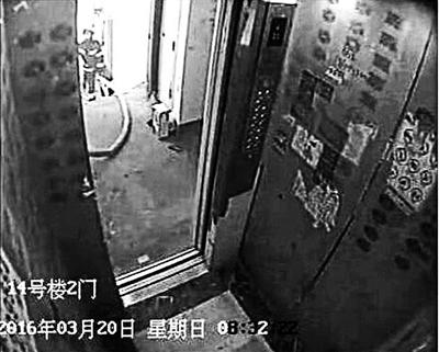 3月20日8时14分,顺义澜西园四区14号楼一住户家中发生火灾,造成一家三口死亡,其中包含一名4岁男童。事发时曾有邻居找到一把斧头,小区保安用斧头砍门,希望将困在屋内的居民救出,但并未成功。事后,死者家属称,在救援现场他们未看到消防员使用楼道消防栓里的水带进行灭火,怀疑楼内消防水带无法正常使用,影响了救援速度。