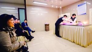 殡仪馆展示个性化葬礼服务。首席摄影记者 蔡代征/摄