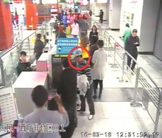 人流包有什么器械成都地铁连环窃案告破 窃贼紧跟乘客拎走安检的包_https://www.jmylbn.com_新闻资讯_第1张