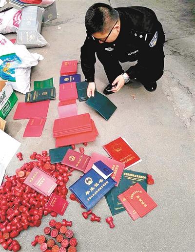 实习生马艺玄 摄本报讯 (记者王海鹏 实习生余凡) "建造师证,军残证