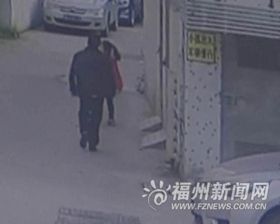 8��Ů���Լ�¥����İ�������� ��ؼ�¼����һĻ