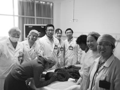 �ڸ�����С���ߵ����������������Ԯ��ҽ�����(��������)���Ŷӳ�Ա��Ӱ��ͼƬ���ܷ��߱����ṩ