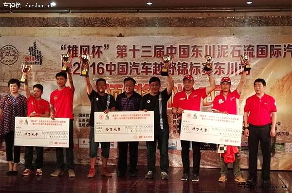 ������ʯ��ԽҰ��Բ����Ļ ��1/3������������ ������ʯ��ԽҰ�����������£�ԽҰ��������������