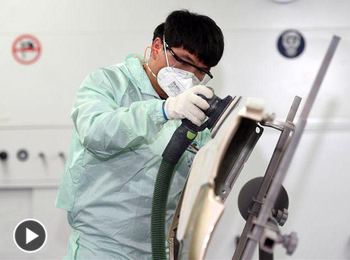 "喷漆冠军"杨金龙:百分之一毫米内的倔强