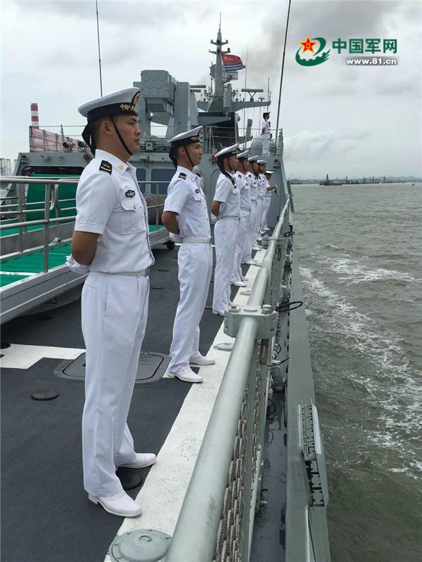 驻港部队"钦州舰"开启首次"回家"之旅(组图)