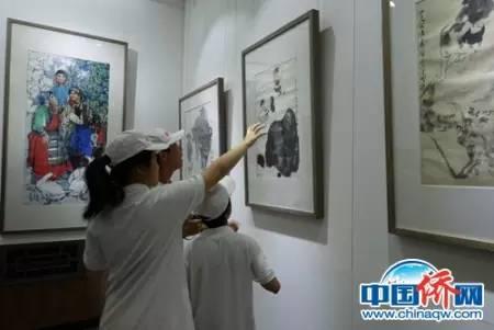 小记者们参观中国传统字画
