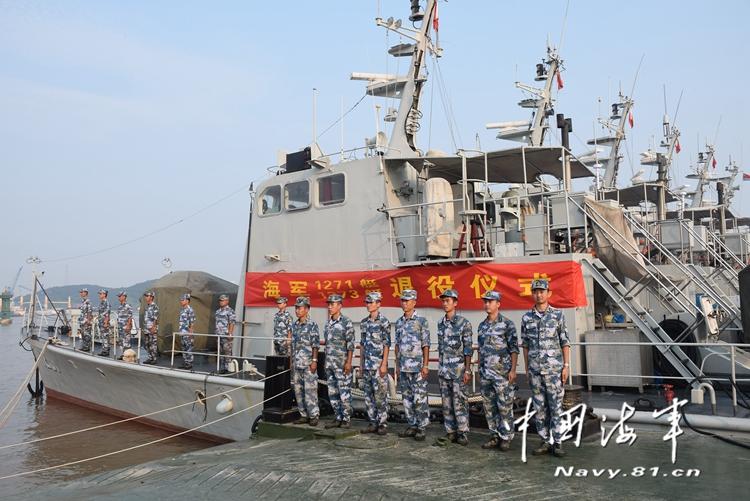 中国海军两艘护卫艇退役将作为靶船组图