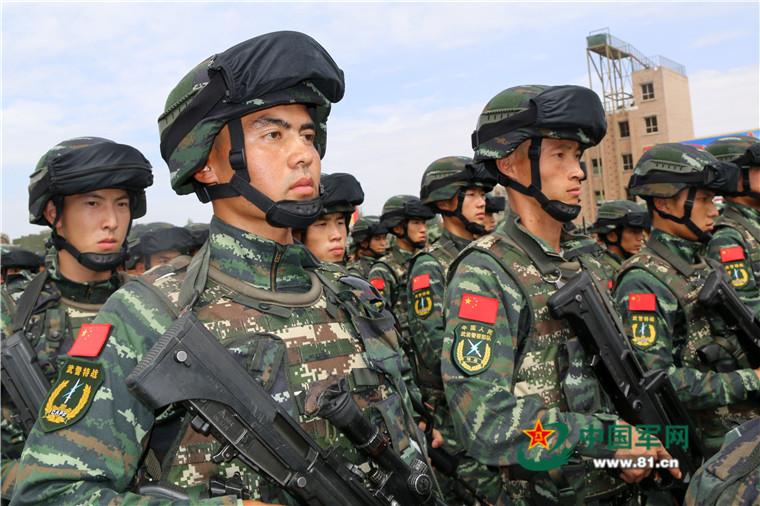 武警在新疆举行卫士16昆仑反恐演习图