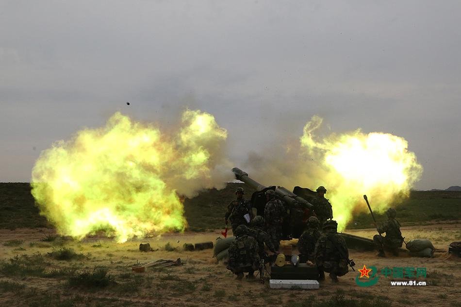 火力全开解放军火炮火箭炮昼夜震撼射击组图