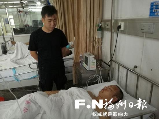 不顾安危疏导交通 长乐好民警险被泥石流“吞没”