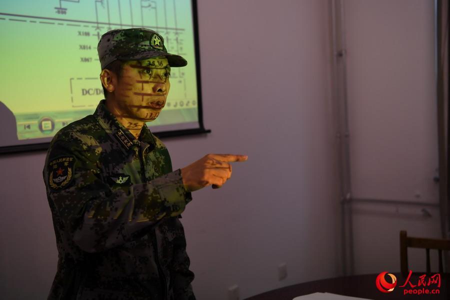 �߼�����ʦ��ѩ���ʹ��һ������о��������ݡ� 