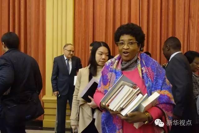 ����ִ�᳡�Ĳ�������פ��ʹ�ݹݳ�����櫣�����ʮ��������λ�Ϸ�������˵���Լ��յ��й�����һ���£�������Ӧ�й��ķ������棬�ܱ�����λᡢ�˽��й�ִ�������ǻۣ����е�ʮ���˷ܡ�