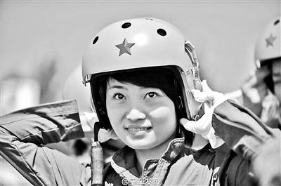 歼10女飞行员牺牲全国仅4名女飞行员能驾驶三代战机