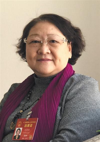 多位代表委员提议二孩家庭补贴起码应该够奶粉钱