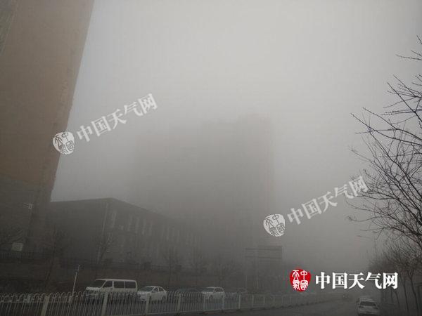 今晨北京多条高速部分路段因雾封闭 明天风起转晴
