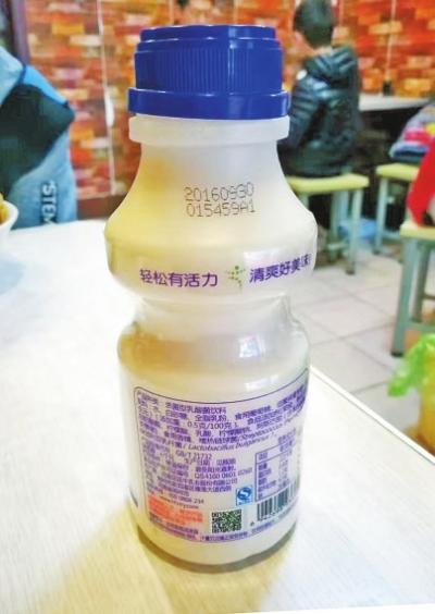 漯河一自动售货机销售过期饮料 引来全市排查