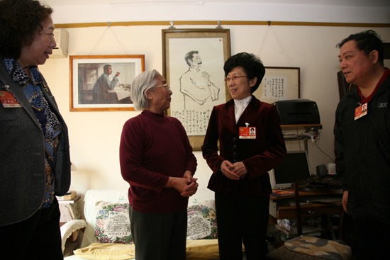 新闻出版界政协委员送别鲁迅之子周海婴组图