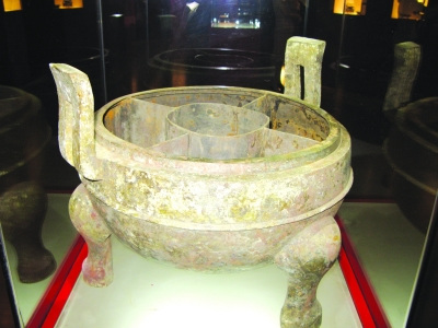 ����ɽ��ĹĹ��Ϊ���������С�ͭ�桱������ͼ����4��