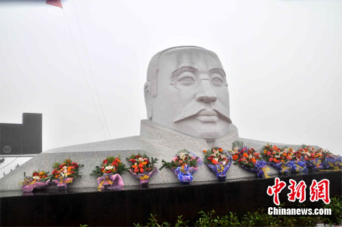 李大钊塑像落成河北昌黎五峰山嫡孙李建生揭幕