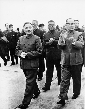 邓小平1973年在桂林陪同外宾参观（组图）