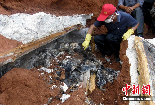 �������ӷ���400��ǰ������Ĺ����һŮ��ʬ��