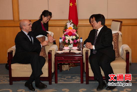 蔡武会见梦工厂首席执行官商谈东方梦工厂项目