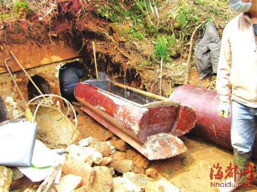 解密官员干尸保存完好之谜:散发“木屑”清香(3)